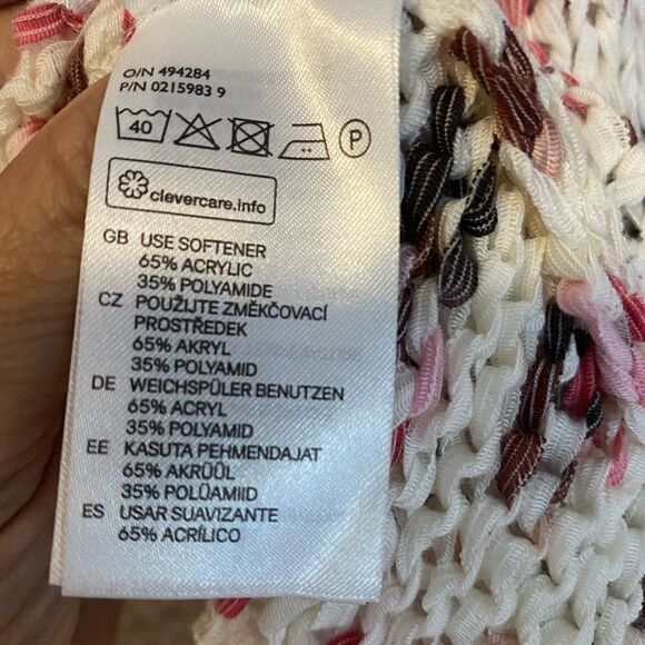 H & M  Pullover V neck  Sweater - Picture 4 of 4